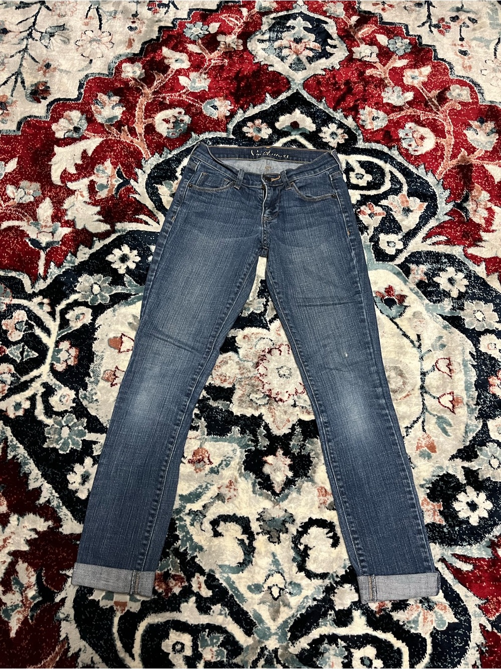 Old Navy Women's skinny Jeans in Medium Blue Wash.